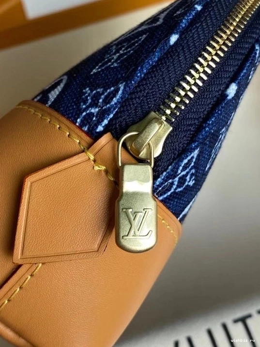 WIS PM COSMETIC VUITTON POUCH LOUIS SINCE 1854 0905